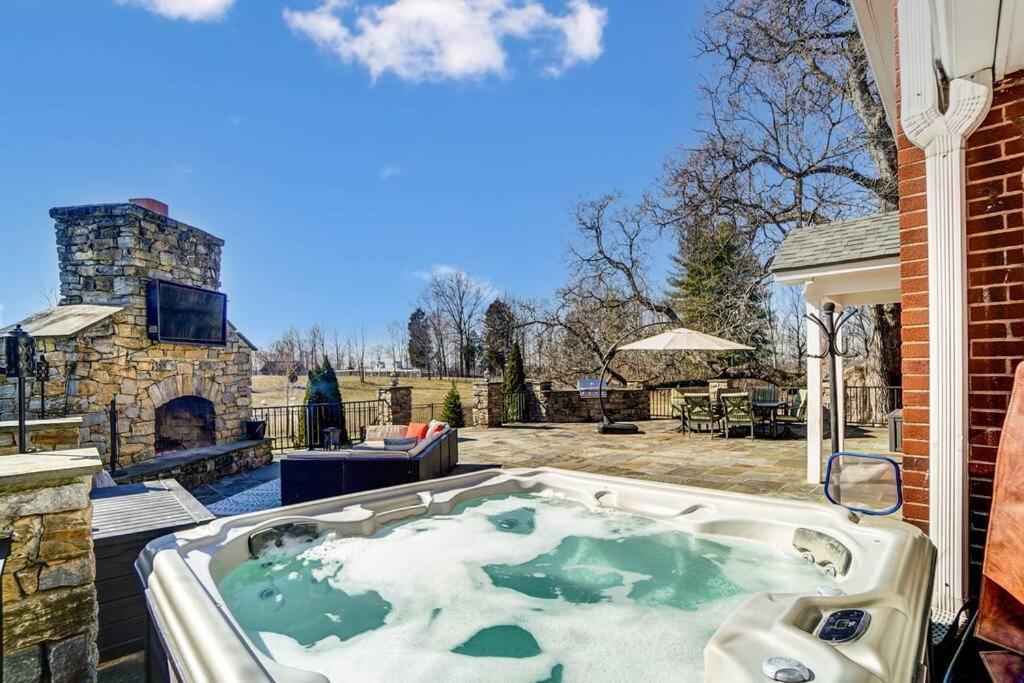 Beautiful Equestrian Estate Home W/ Hot Tub! Loveland Buitenkant foto